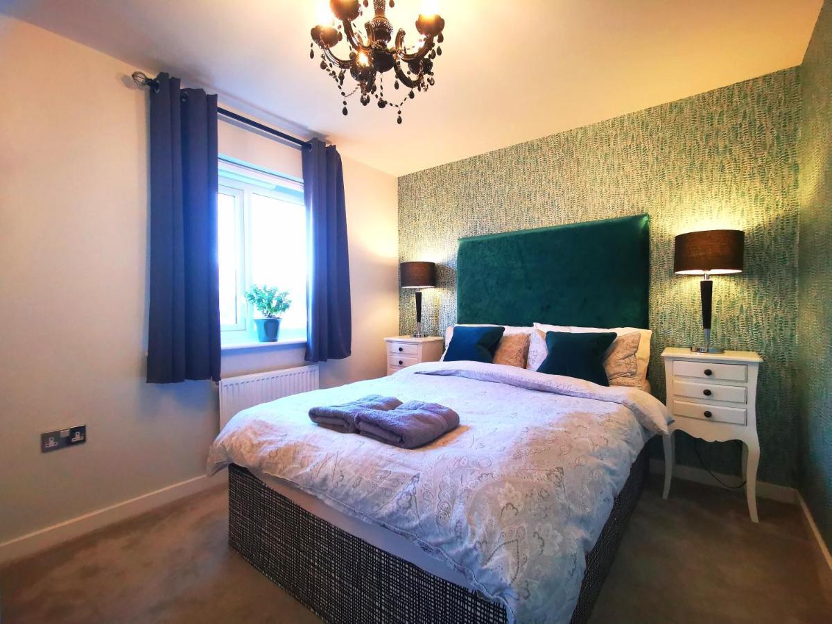 The Lawnswood - Central Manchester Holiday Home With Free Parking Zewnętrze zdjęcie