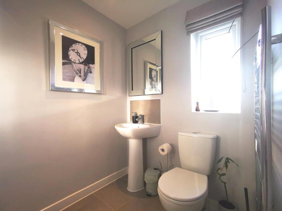 The Lawnswood - Central Manchester Holiday Home With Free Parking Zewnętrze zdjęcie