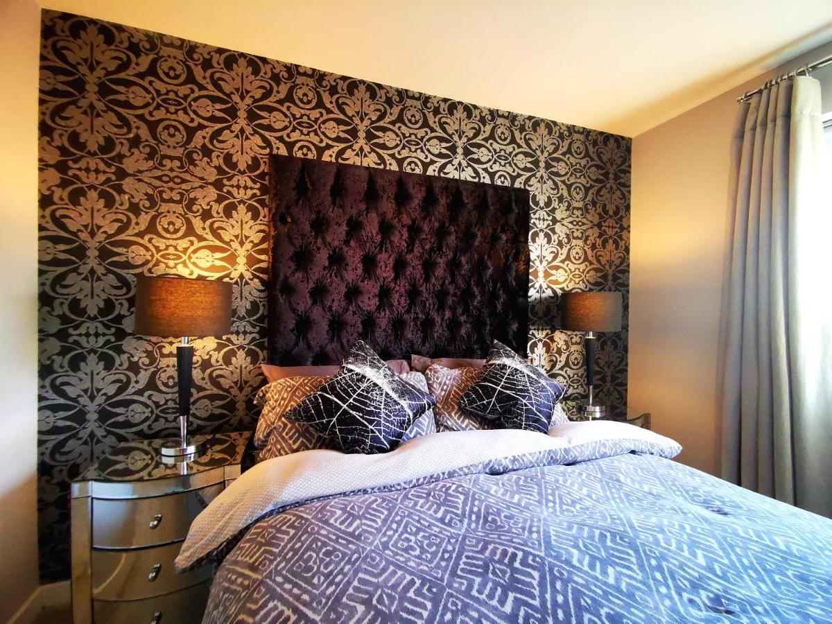 The Lawnswood - Central Manchester Holiday Home With Free Parking Zewnętrze zdjęcie
