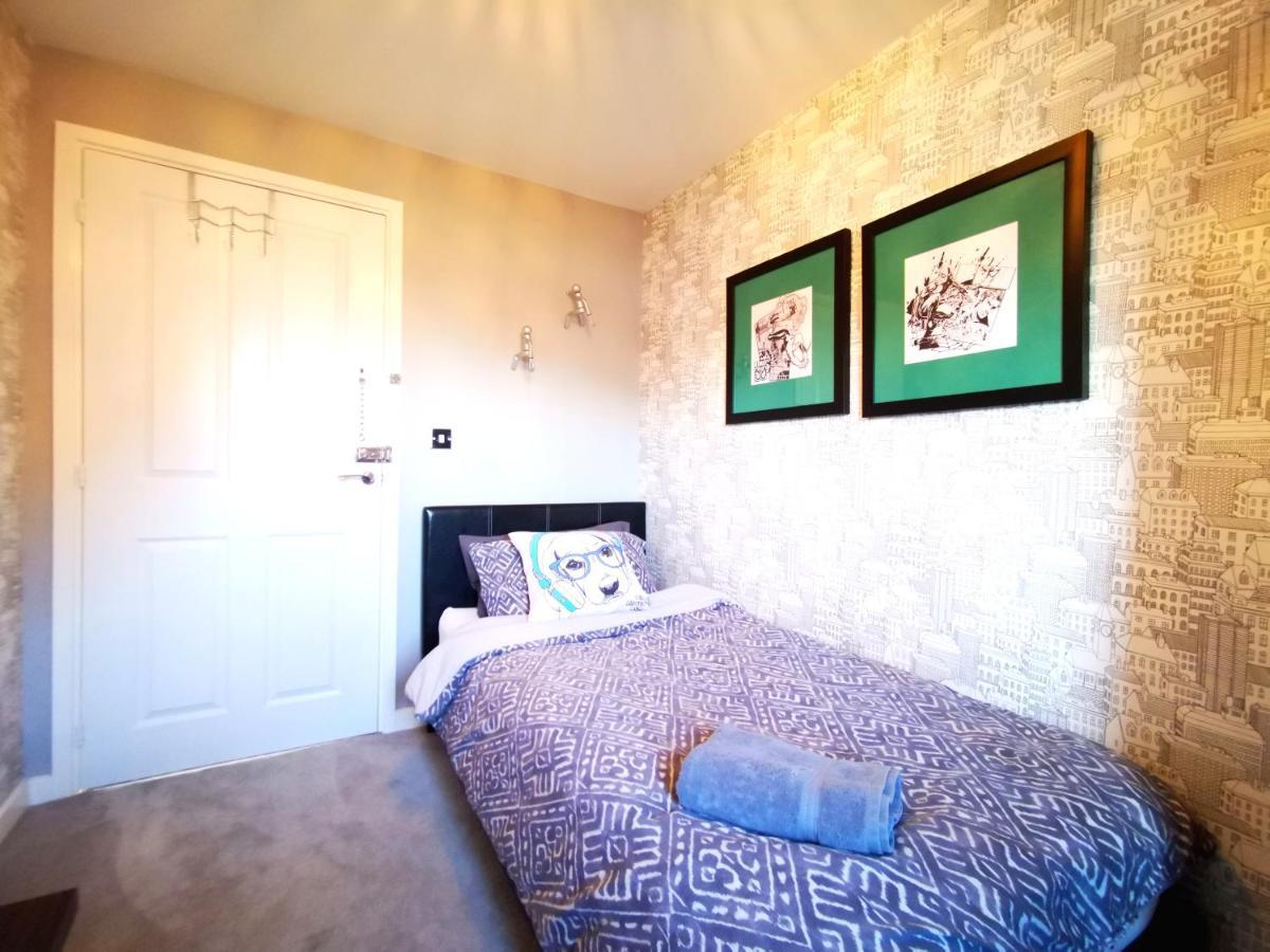 The Lawnswood - Central Manchester Holiday Home With Free Parking Zewnętrze zdjęcie