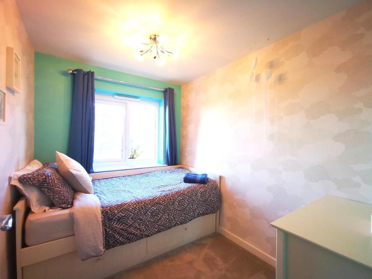 The Lawnswood - Central Manchester Holiday Home With Free Parking Zewnętrze zdjęcie