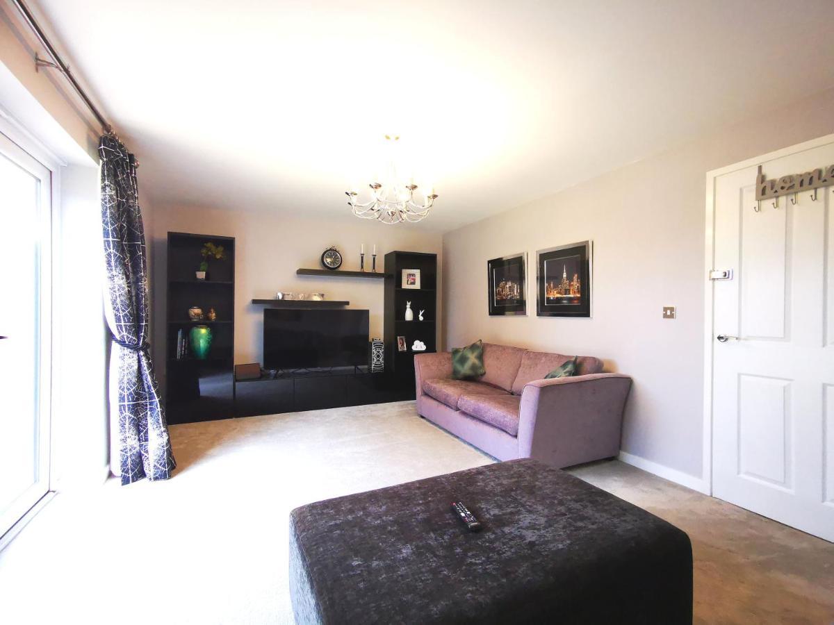 The Lawnswood - Central Manchester Holiday Home With Free Parking Zewnętrze zdjęcie
