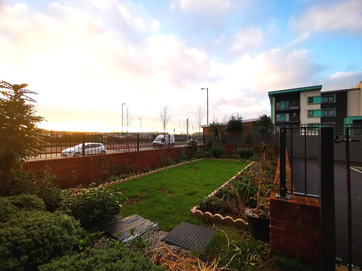 The Lawnswood - Central Manchester Holiday Home With Free Parking Zewnętrze zdjęcie